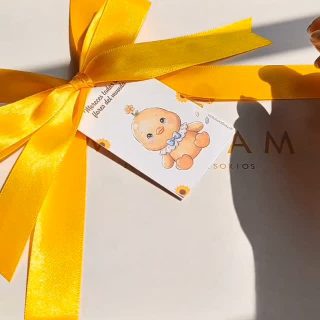 🌻 El detalle perfecto para este 21 de septiembre: un adorable pollito de peluche + joyas de girasol + una presentación que enamora desde el primer vistazo. ✨

💛 Etiqueta a la persona que debería sorprenderte con este box.

📩 Escríbenos y reserva el tuyo antes de que se agoten.

#floresamarillas #anillodepromesa #parejas #DiaDeLasFloresAmarillas