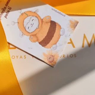 🌻💛 El regalo que hará sonreír a cualquier persona este Día de las Flores Amarillas.

✨ Solicita nuestro catalogo
🌻 Ideal para sorprender este 21 de septiembre.
📩 Escríbenos antes de que se agoten.
#floresamarillas #girasoles #reelviral #regalospersonalizados #limaperu
