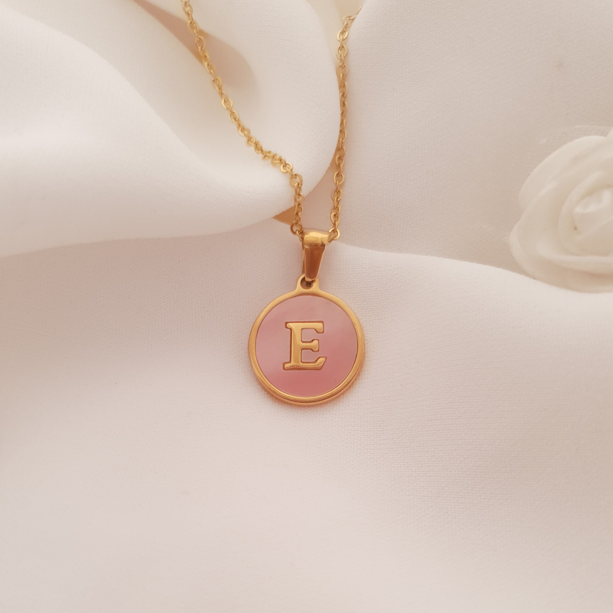 Collar Letra con Nácar Rosa - Imagen 4